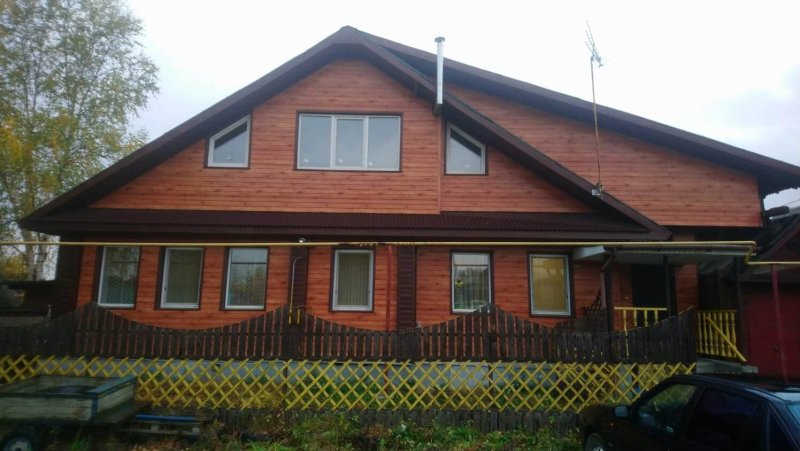 Дом 210м2, обшитый профнастилом С-8 в оттенке под дерево