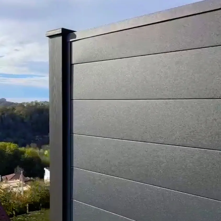 Фото 3 забор из линеарных панелей Гладких RAL7024 МАТТЕ Серый Графит матовый