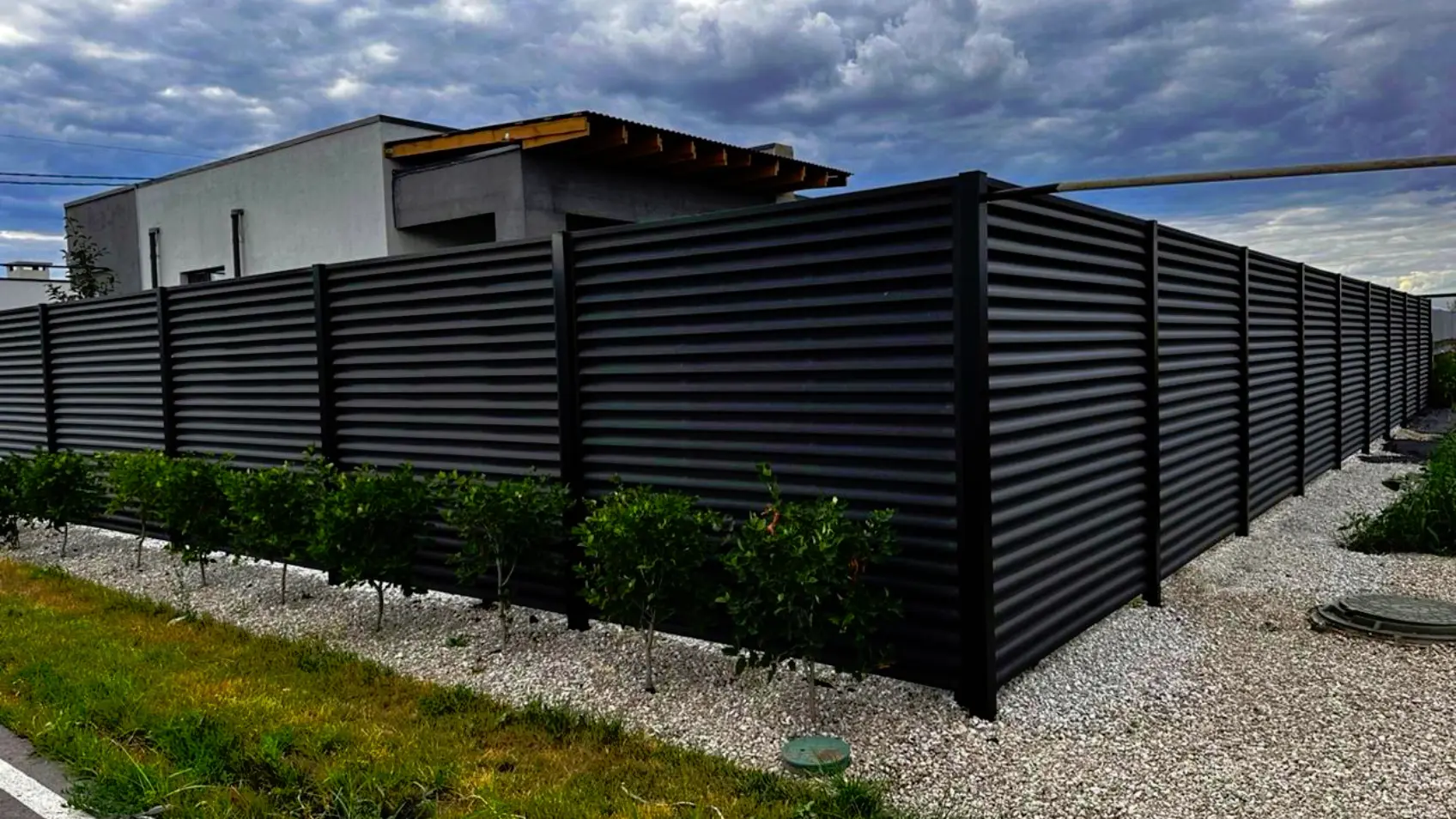 Фото 4 забор Еврожалюзи RAL9005 МАТТЕ Черный двусторонний